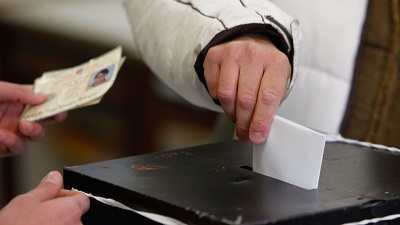 2013-09-29-voto votacao eleicoes eleitor cartoes urna lusa