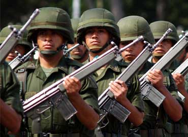 220513 espanhois militares