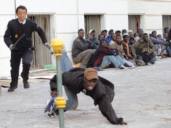 310712 policiamigrantes