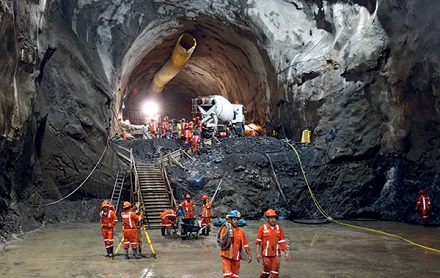 Perfuração-de-túnel-nas-obras-da-Hidrelétrica-de-Chaglla-no-Peru-Imagem-Divulgação-Odebrecht-600x380