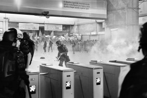 Protesto-contra-reajuste-de-passagens.-Andre-Manteli-06-02-2014-300x200