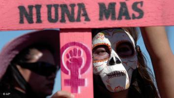 Bolaño se inspirou em fatos reais ocrridos em Ciudad Juarez. Na foto, protesto contra o feminicídio.