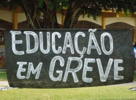 040712 greve ensino