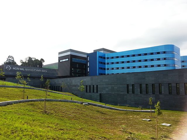 640px Hospital Álvaro Cunqueiro 2015 8 3